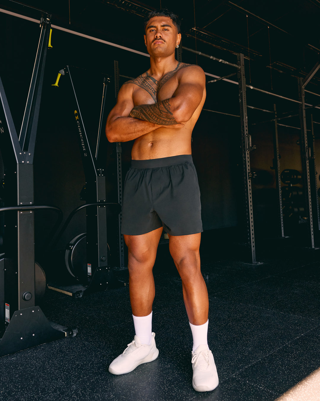 Man wearing Hybrid 5" Short - Black-Reflective | Model:Xav | Size:L