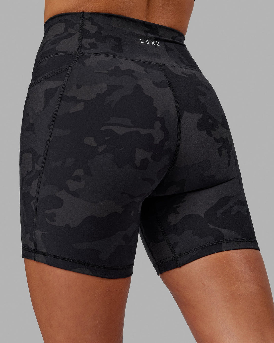 Woman wearing Fusion Ultra High-Rise 6" Short Pockets - Black Camo | Model:Katie | Size:S