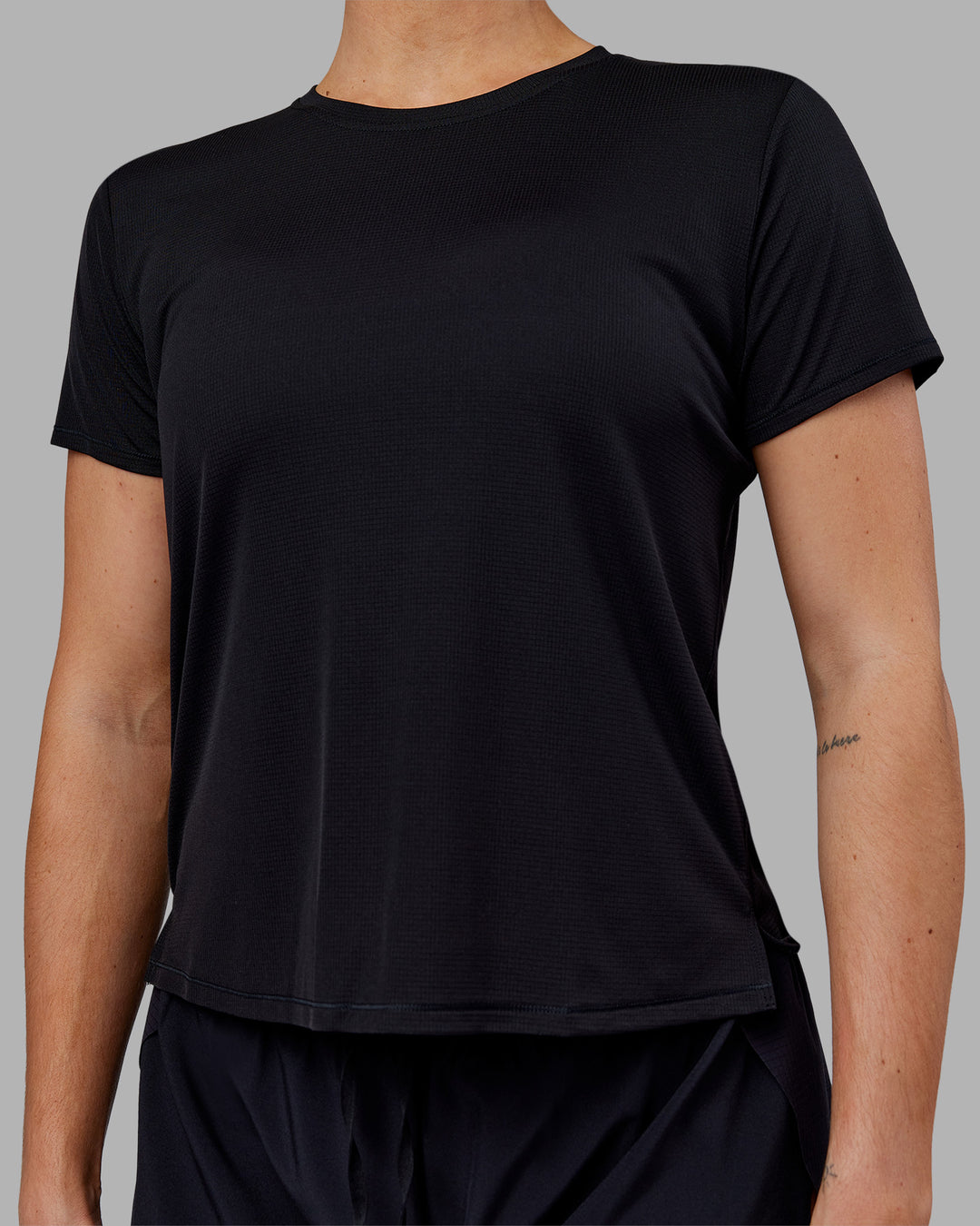 Woman wearing Pace Running Tee - Black | Model:Hannah | Size:S
